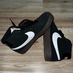 ✔️ NIKE Black Men’s Blazer Mid; Size 8